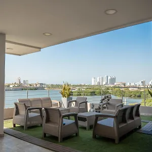 Bahia 79 Apartasuites Cerca Al Centro Aparthotel