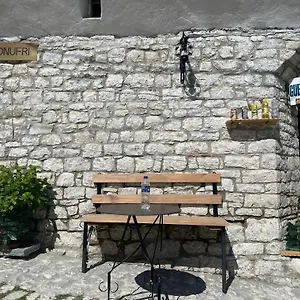guesthouse-kate-castle.albaniahotels.org/